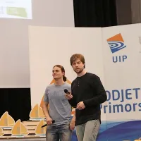 Zmagovalna ideja skupine Pan Map so z virtualno resničnostjo  nadgrajeni informacijski panoji. 