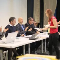Dijaki Srednje šole Izola so komisiji ponudili tudi svoj izdelek.