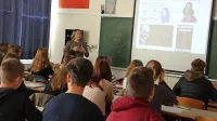 Dijaki so pri matematiki slišali zanimiva dejstva o znanem matematiku 
Fermatu in njegovem izreku.






