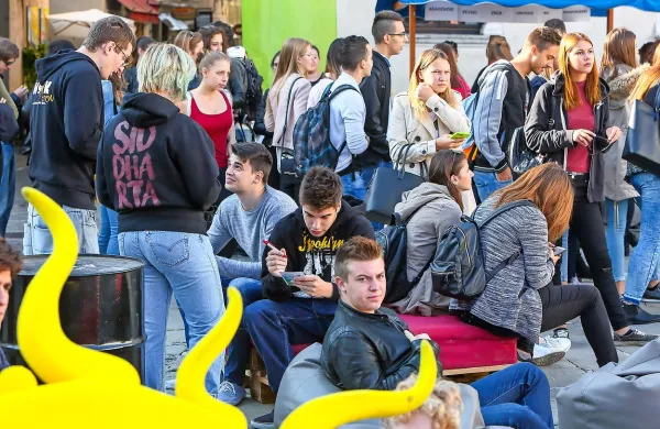 Novela zakona o visokem šolstvu vrača socialne pravice 
vsem študentom, ki so v začetku oktobra na podlagi 69. 
člena zakona ostali brez njih.