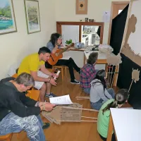 Ustvarjanje  je udeležencem najbolj blizu, v tem procesu se  
čustveno odprejo. 