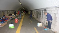 Goriški župan je povedal, da  imajo načrt za ureditev razmer in 
izpraznitev predora Bombi, a je o tem še prezgodaj govoriti.