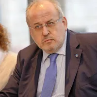 Rodolfo Ziberna: “Kot občina smo zaprosili tudi, 
da se zaradi izrednih razmer znova uporabi velike 
vojašnice zunaj poseljenih centrov.” 