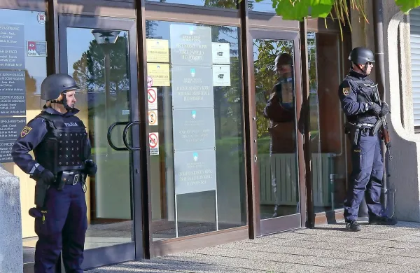 V sojenju v zadevi Kobra je danes na koprskem okrožnem 
sodišču prek videokonference pričal eden od tajnih policijskih sodelavcev.