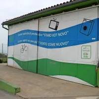 iz Centra uporabnih predmetov je možno brezplačno odnesti 
karkoli. 