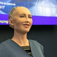 Humanoid Sophia ima savdsko državljanstvo.