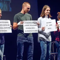 Piranski dijaki so na odru Gledališča Tartini  nastopili proti 
nasilju nad ženskami.