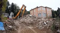 Namesto Vile Virginie je bilo včeraj videti le kupe gradbenega 
materiala. 