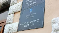 Največja, postojnska krajevna skupnost, ki prejema  dobro 
četrtino  denarja, bo po novem razrezu prihodnje leto dobila le 
dodatnih 15 evrov, največ, 8500 evrov pa bo pridobila 
Krajevna skupnost Hruševje. 
