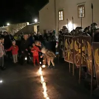 Martinov pohod z lučkami osvetlil vipavske ulice