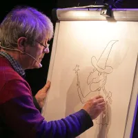 Axel Scheffler na sejmu   ni risal le Zverjasca in Zvejaščka, 
marveč je otrokom pokazal tudi, kako upodobiti čarovnico. 