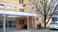   Zdravstveni dom Ajdovščina si je prejšnji teden,  prvi med zdravstvenimi zavodi v tem delu 
Slovenije,  prislužil nov certifikat kakovosti po standardu 2001:2015.