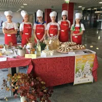 Ekipa divaških šolarjev na ministrstvu za kmetijstvo, gozdarstvo in prehrano.