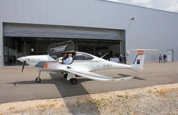 Pipistrel na goriškem letališču že izdeluje letala. Kmalu naj bi 
zagnali  serijsko proizvodnjo štirisedežnega letala panthera.