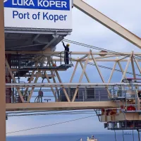 Dve novi veliki kontejnerski dvigali sta najpomembnejša 
pridobitev zadnjega obdobja. 