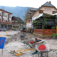 S potresnim denarjem so Bovec in številne vasi dobile 
sodobno komunalno infrastrukturo. 