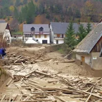 ... čez dva dni pa povzročil strašno razdejanje in tragedijo v 
Logu pod Mangrtom. 