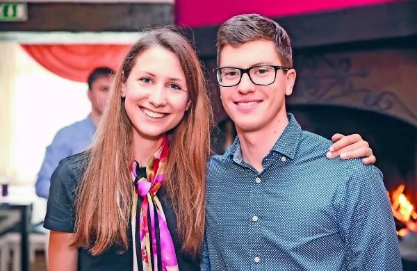 Helena Uršič in Tadej Vrabec: “Poletja ni brez obiska plaže v 
Nabrežini in božiča ni brez pince. Če se bova vrnila, pa je 
drugo vprašanje.”
