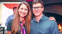 Helena Uršič in Tadej Vrabec: “Poletja ni brez obiska plaže v 
Nabrežini in božiča ni brez pince. Če se bova vrnila, pa je 
drugo vprašanje.”