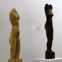 

Torza, ki ju je ustvaril  nedavno umrli Stane Šavli in ju 
predstavil na lanskem gostovanju hrvaškega literara Luke 
Paljetka v Idriji. 