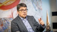 Iz Steklarne Hrastnik so za PN sinoči sporočili, da Andrej 
Božič ni v nobenem formalnem postopku za funkcijo v upravi 
Luke Koper.