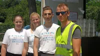 Mladi si že drugo leto zapored nabirajo delovne izkušnje v 
občinskih režijskih obratih - fotografija je bila posneta lani 
pod Valdoltro.