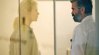 Glavno vlogo v Ubijanju svetega jelena imata Colin Farrel in 
Nicole Kidman.