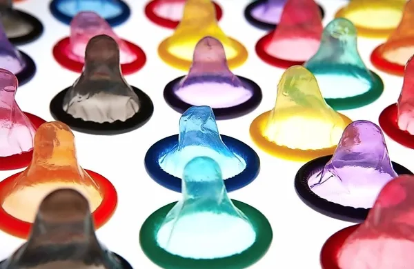 Pravilna in dosledna uporaba kondoma se je doslej potrdila 
za najbolj učinkovito zaščito pred okužbo z virusom HIV. 