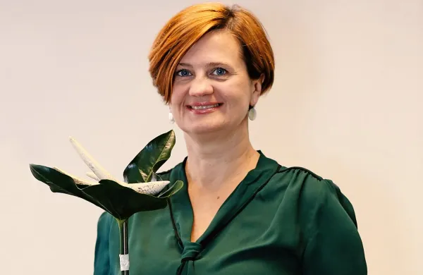 Kriminalni roman Pogodba, za katerega je Mojca Širok prejela Modro 
ptico, bo med bralce prišel  marca prihodnje leto.