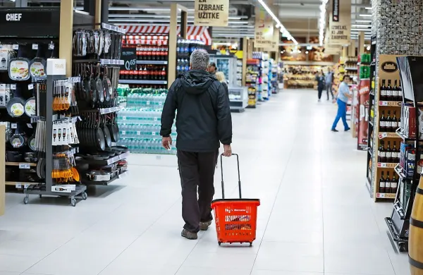 Deset dni na leto bodo poslej trgovine povsem zaprte - če se 
politika ne bo vmešala v dogovor med delodajalci in sindikati.