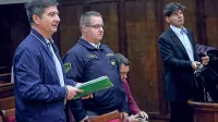 Sodišče je ugotovilo, da je postopek proti Robertu Časarju  
zaradi spornega čiščenja oblačil zastaral.