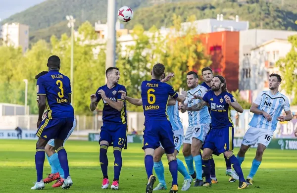 Prvi medsebojni dvoboj Gorice in Maribora je pripadel 
državnim prvakom, ki so v športnem parku zmagali s 3:0.