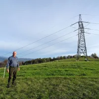 Stojno mesto 40 na Straži na Tatrah je bilo prvo, ki se je zrušilo 
novembra 1980, se spominja tudi  Albin Mahne. Zdaj je na tem 
stebru nameščen merilec količine ledu.