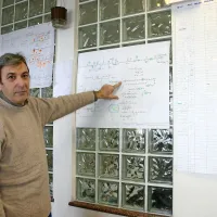 Žarko Cerkvenik je v začetku februarja 2014 bolj malo spal, 
saj je skupaj s sodelavci in drugimi skušal čim prej zagotoviti 
elektriko za 11.000 odjemalcev, ki so ostali brez nje. 
