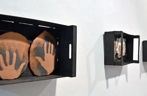 Razstava Tihožitje napoveduje  4. Trienale sodobne keramike, 
ki bo prihodnje leto v Narodnem muzeju v Ljubljani.   