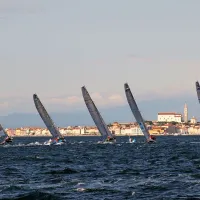 Slika z regate jadrnic RC44 je iz Piranskega zaliva  potovala 
tudi v neposrednem prenosu na Eurosportu.  