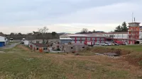 Že prihodnje leto naj bi na tem mestu ob Zavodu za gasilno in reševalno službo Sežana pričeli 
graditi gasilski dom za sežansko društvo, ki je že leta brez svojih prostorov. 