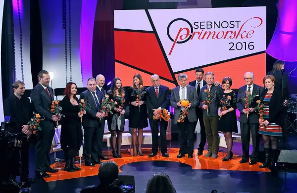 Utrinek s prireditve ob razglasitvi osebnosti Primorske za leto 
2016. Laskavi naziv sta si prislužila Vasja Klavora in Igor 
Komel. 