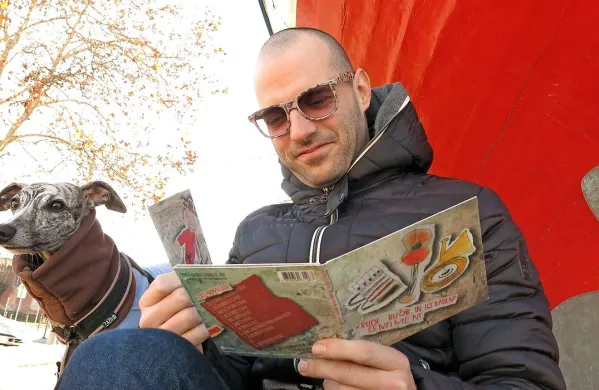 Rudi Bučar: “Obiskovalci z drugih koncev Slovenije so  se prvi potrudili priti do vstopnic, 
medtem ko si domačini rečejo: eh, bomo že ... Celo moja mama ni prišla do vstopnic!”