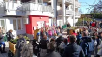 Otvoritve dnevnega centra Ruj v Hrpeljah se je udeležilo veliko obiskovalcev, ki so prisluhnili glasbi vseh generacij - otroškemu zboru šole iz Hrpelj, pevkam in pevcem iz koprskega doma upokojencev in Andreji Hrvatin Tomažič ter Maticu Štavarju.  