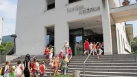 Mesto je novo knjižnico dobilo na kulturni praznik leta 
2000.