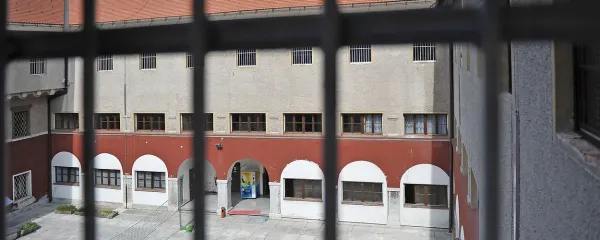 V Sloveniji   največ žensk kaznivo dejanje stori v  starosti  od 25 do 34 let.