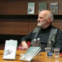 Hišama Matarja in njegovo delo je predstavil novinar Branko 
Soban (levo)