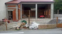 V prizidku bo garaža za gasilska vozila PGD Knežak.