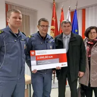 V petek so se kneški gasilci razveselili donacije zavarovalnice 
Triglav.