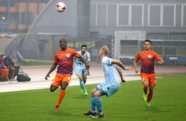 Novogoričani (v belo-modrih dresih) bodo prezimili na šestem, Ankarančani pa na zadnjem mestu.