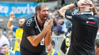 Veselin Vujović je v škofjeloškem Podnu ob (pre)številnih 
izključitvah svojih varovancev povsem izgubil živce. O kazni 
ob modrem kartonu bo odločala disciplinska komisija.