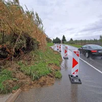 Plaz je zasul en pas ceste na relaciji izolska bolnišnica-Ruda

