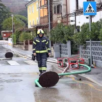 Poplavljalo hiše, sprožili so se plazovi (foto+video)
