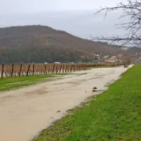Poplavljalo hiše, sprožili so se plazovi (foto+video)
